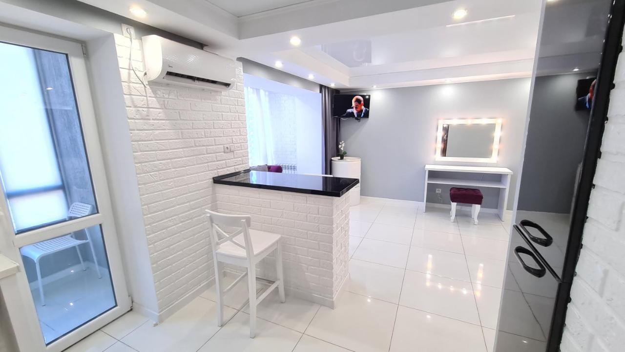 Apartaments On Prospekt Mira 35 Krivij Rih Kültér fotó
